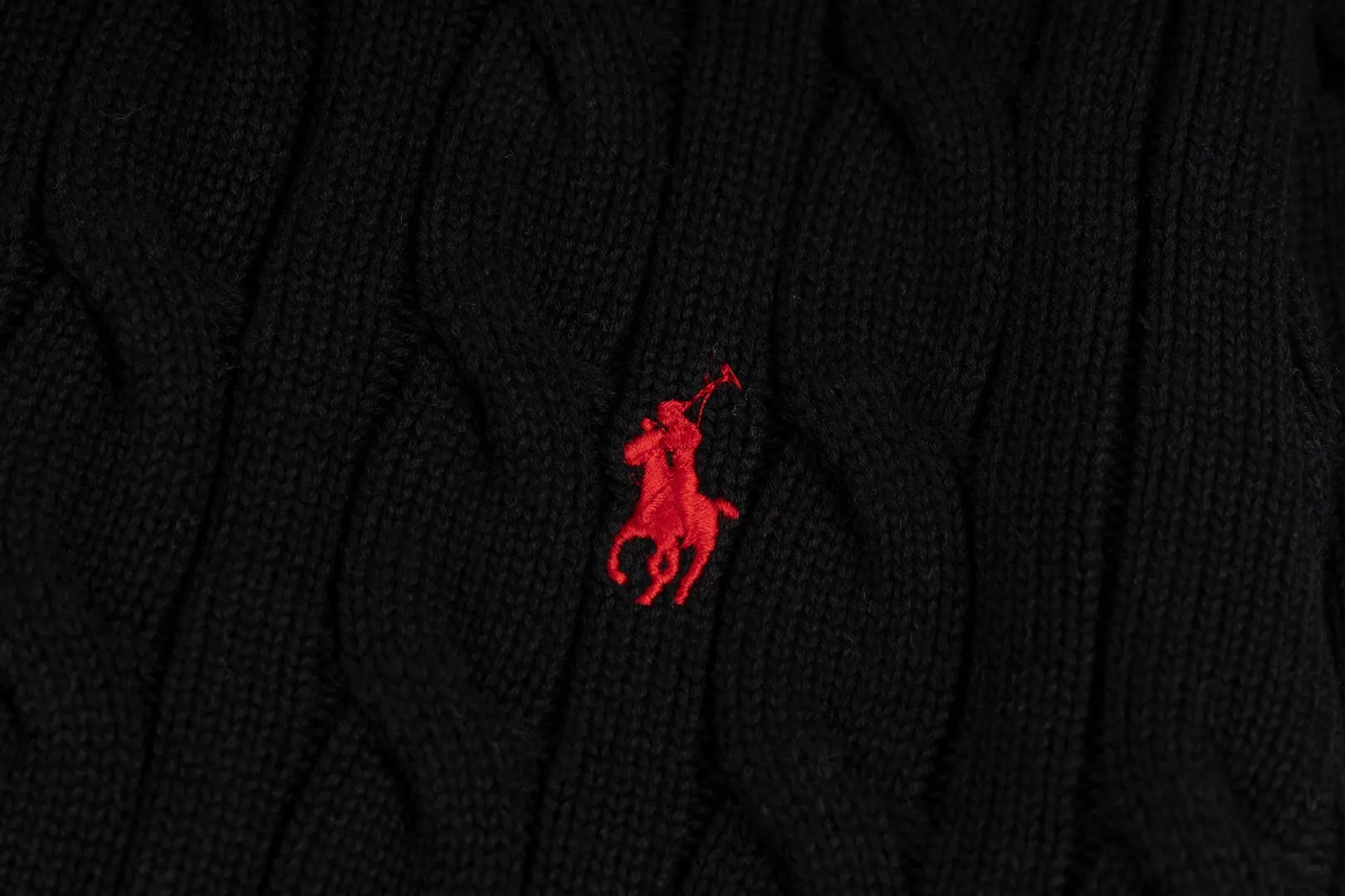 P230 #R93 RALPH LAUREN Ralph Lauren twelve colors classic small label embroidery logo seven-button knitted cable cardigan sweater women's top, high-density LOGO embroidery on the chest, original customization of tag accessories. Made of pure cotton yarn, pure cotton is skin-friendly and comfortable, small label war horse embroidered twist button cardigan sweater 🐎 high quality, follow the blogger to learn how to wear it! Let’s buy a Ralph Lauren cable sweater. It’s a super hard-to-find series after it became popular. It’s hard to find one on the official website. It’s simple and practical to wear, with a lazy and loose feel. The thickened fabric has more texture, feels soft and delicate, and has a loose fit. Whether worn alone or layered, you can wear different styles of fashion with just one piece!   Size: